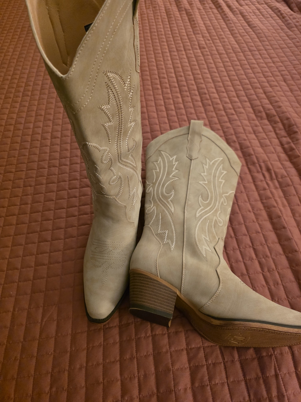 Taupe Western Style Women’s Heeled Cowboy Boots NWT   US 9.5 - Picture 2 of 5